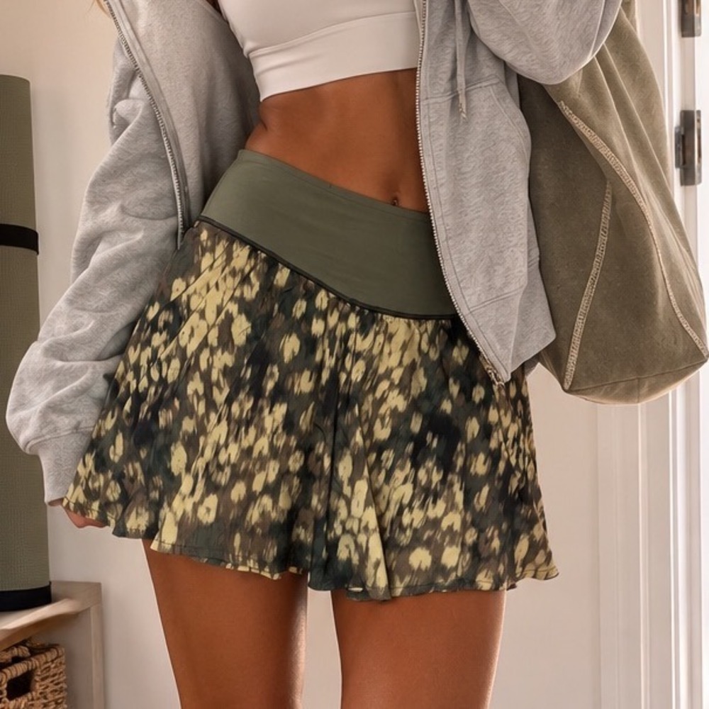 OFFLINE Aerie Green Leopard Print Athletic Skort Women Medium Active Skirt A10